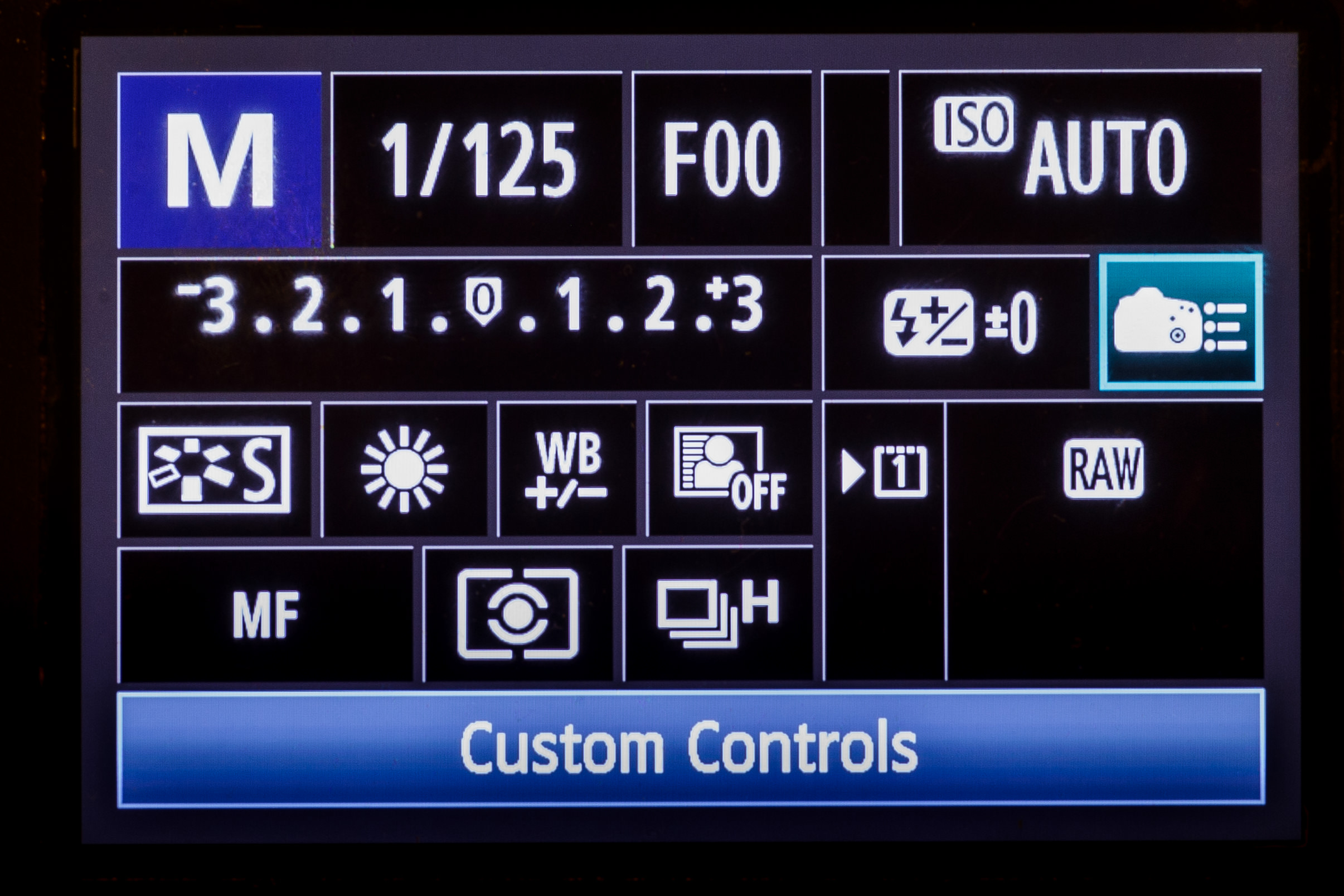 The Quick Menu on a Canon 5D MIII. The Custom Controls icon is highlighted.