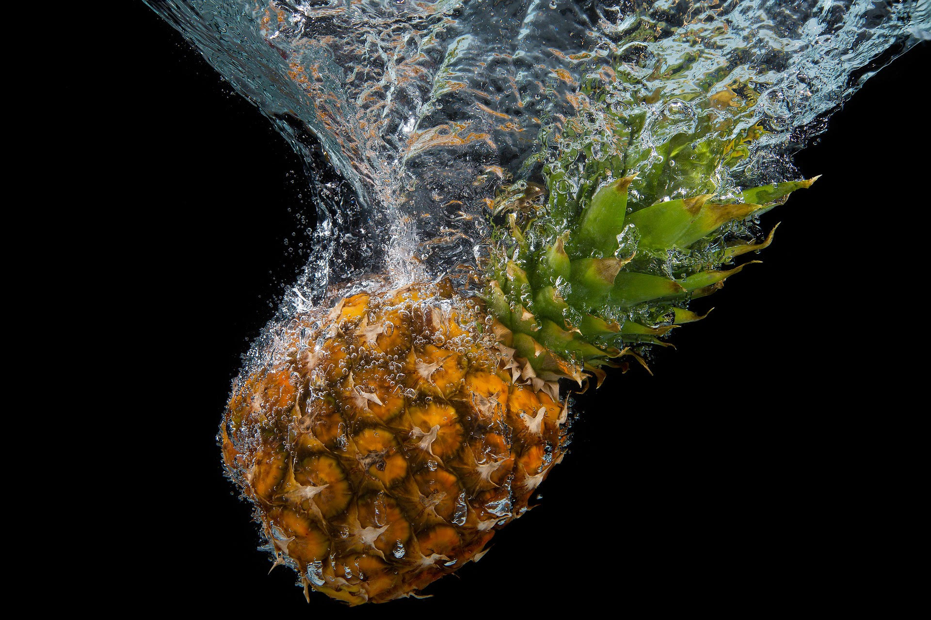 Fruity water splash