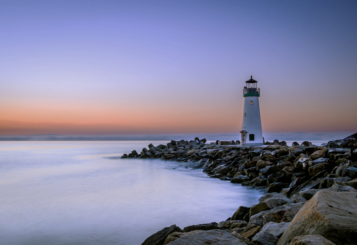 https://sleeklens.com/wp-content/uploads/2023/04/04_Lighthouse-Sunset-Before.jpg