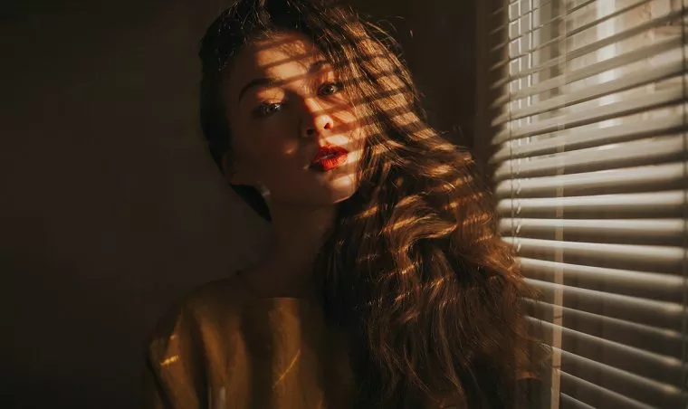 Different Techniques to Make Portraits Using Sunlight Through Blinds