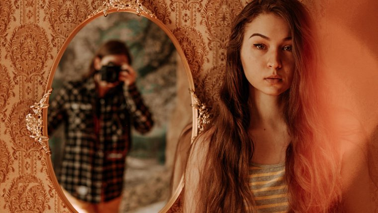 How To Take Good Mirror Selfies 5 Creative Ideas You Can Test Today