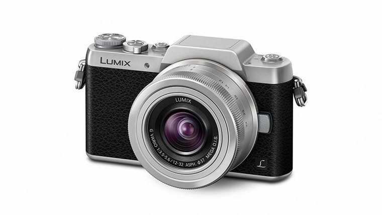 Panasonic Lumix DMC-GF7 Review: Between Mirrorless and Compact