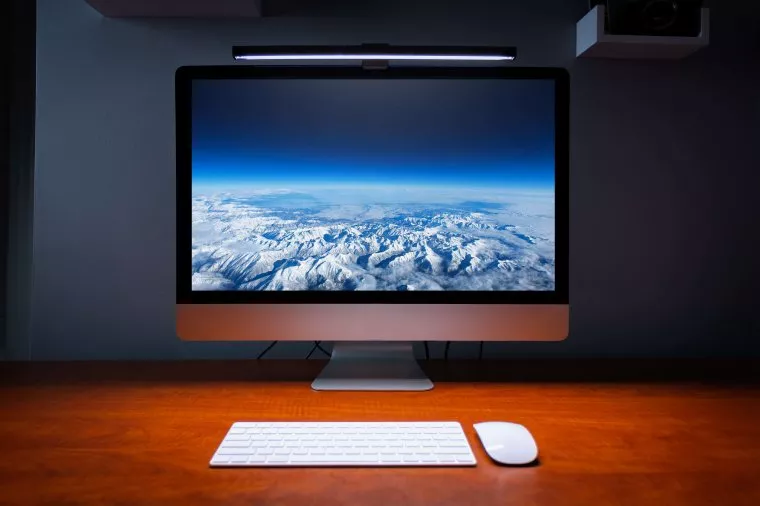 Why You Need a Monitor Screen Light for your Desk Setup 