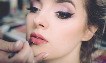 Working With Make-Up Artists and Hairstylists During Weddings