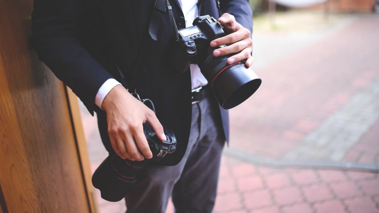 female photographer outfit