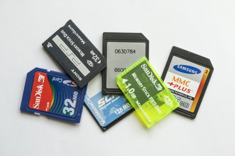 How Long Do Memory Cards Last? - Improve Photography